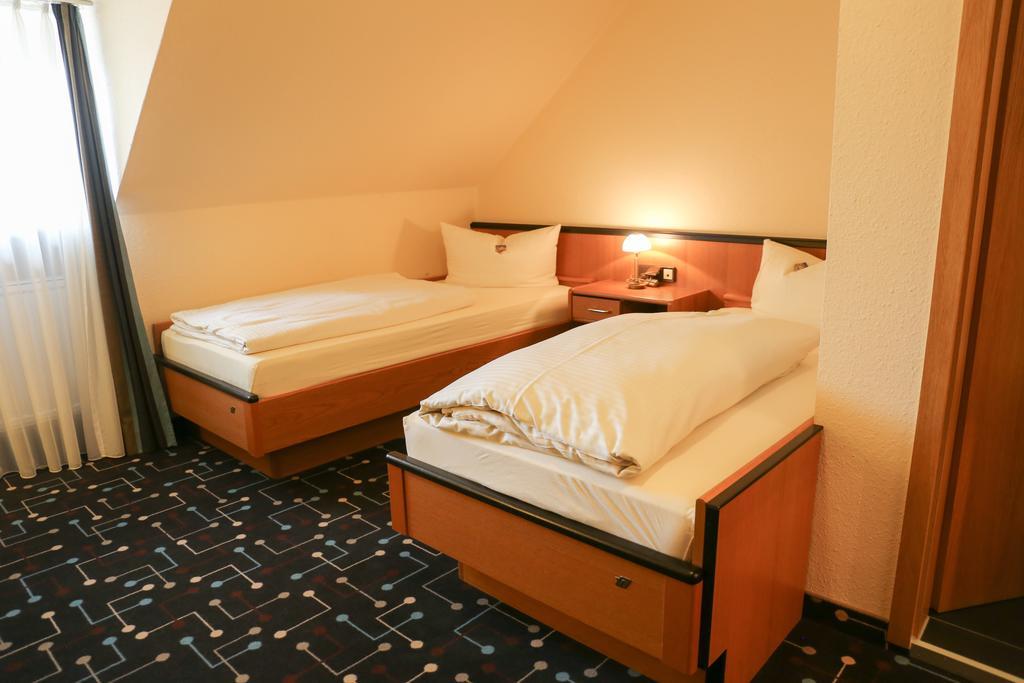 Hotel Koeniger Pliening Экстерьер фото