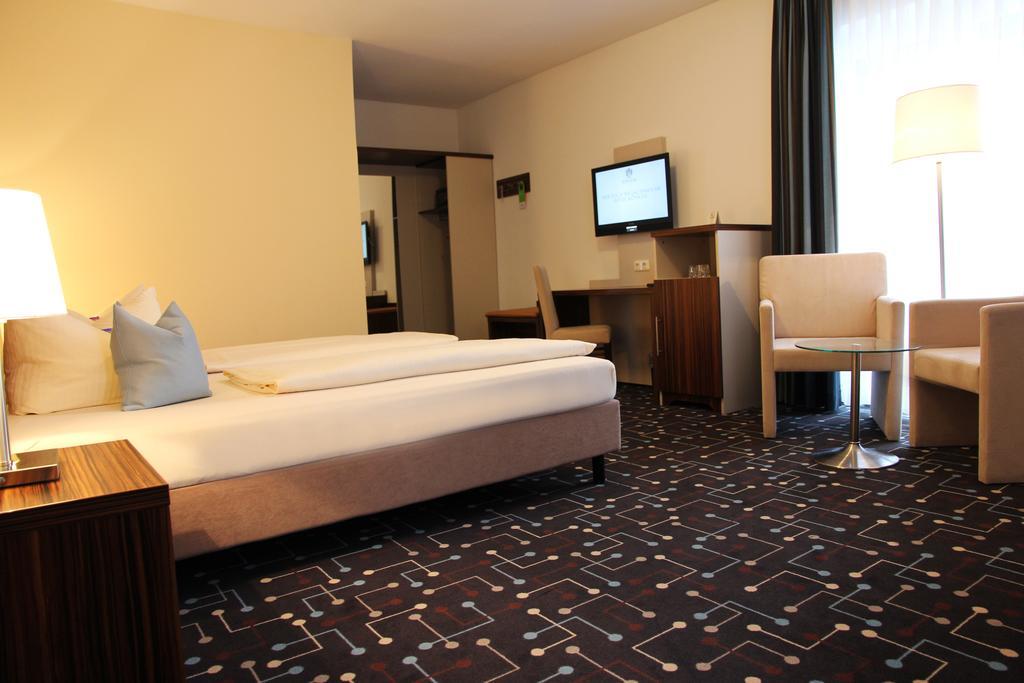Hotel Koeniger Pliening Экстерьер фото