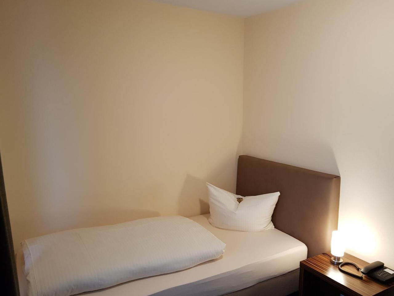 Hotel Koeniger Pliening Экстерьер фото