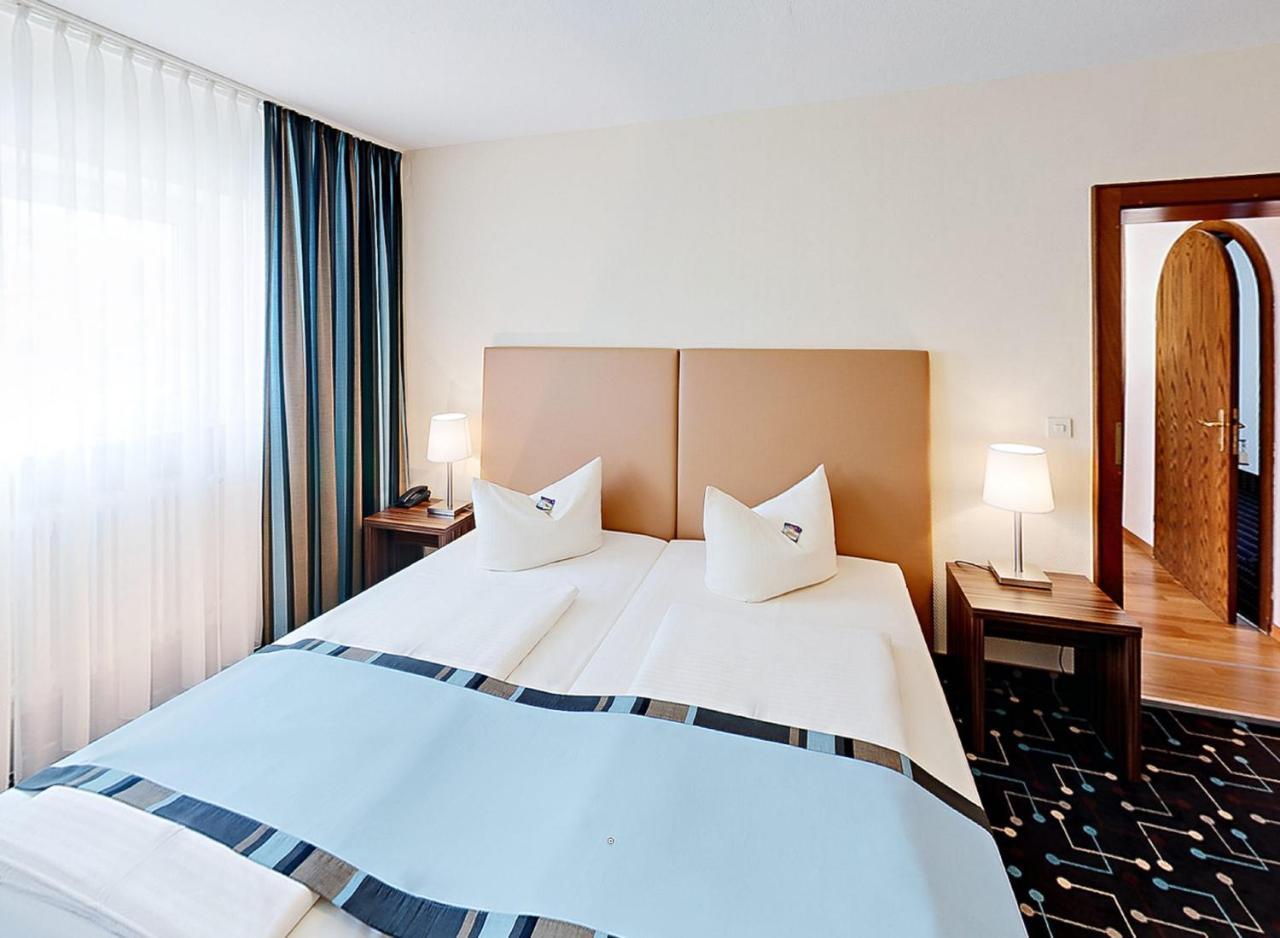 Hotel Koeniger Pliening Экстерьер фото