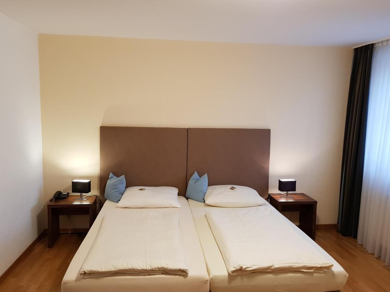 Hotel Koeniger Pliening Экстерьер фото