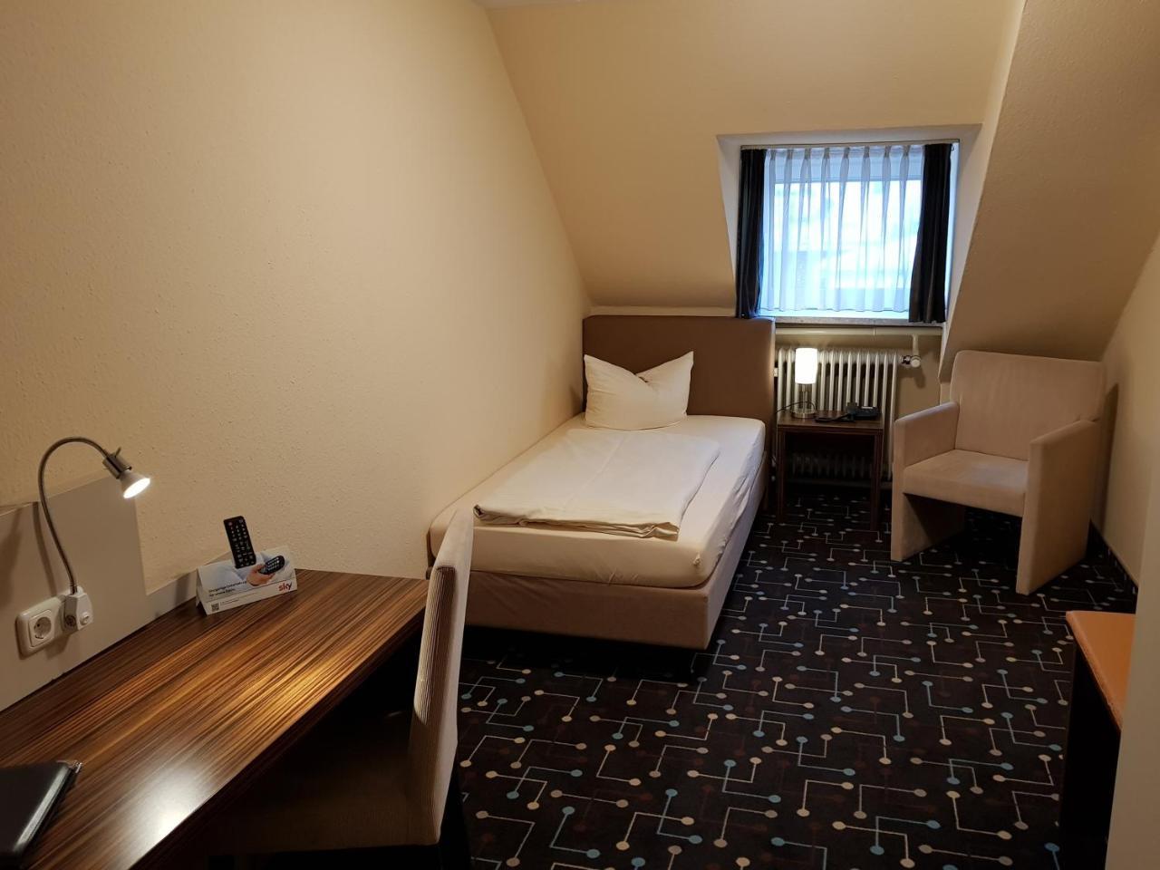Hotel Koeniger Pliening Экстерьер фото