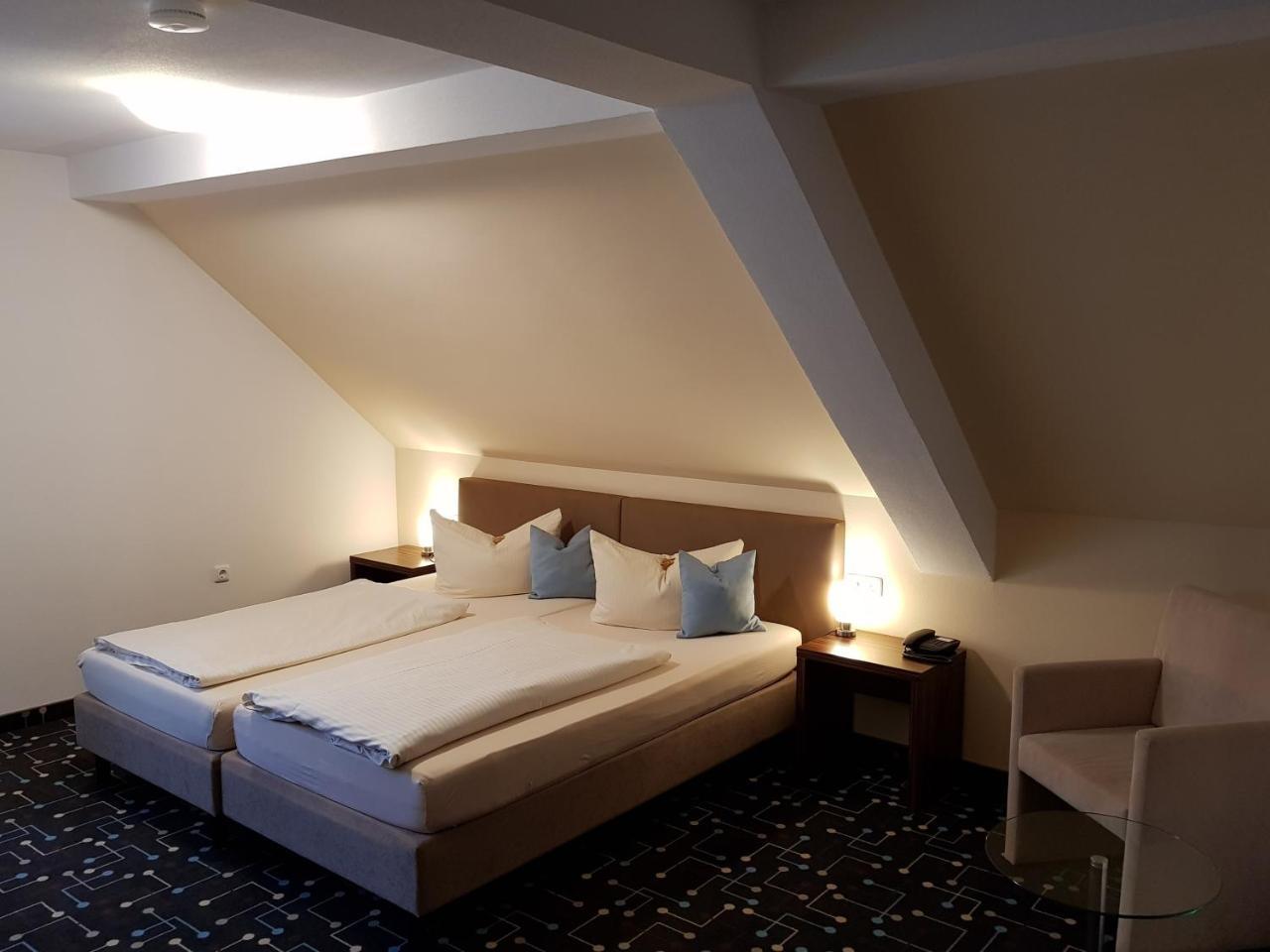 Hotel Koeniger Pliening Экстерьер фото