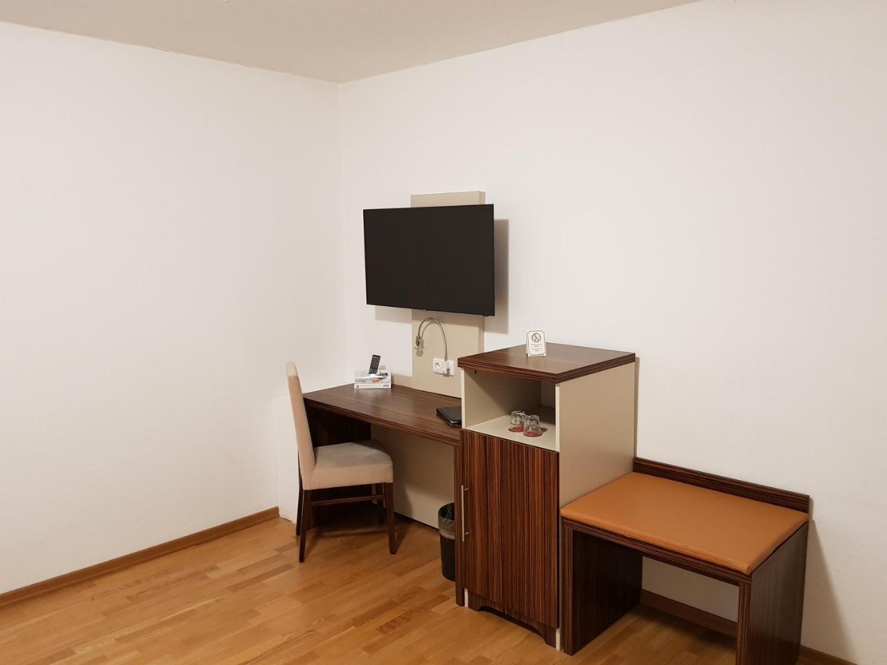 Hotel Koeniger Pliening Экстерьер фото